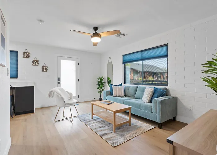 Biltmore 2br #4 - Workspace, Free Parking, Laundry, Patio! Phoenix