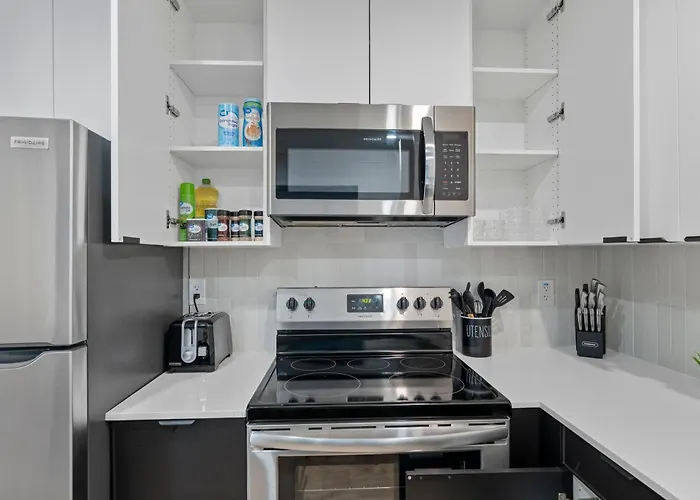 Biltmore 2br #4 - Workspace, Free Parking, Laundry, Patio! Apartment *