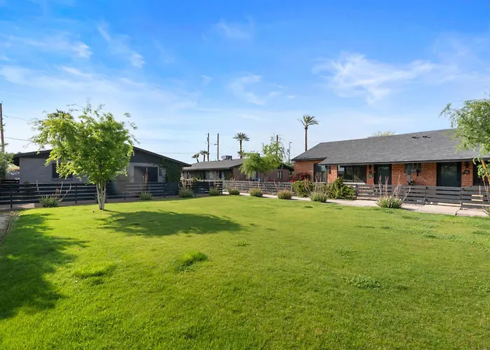 Biltmore 2br #4 - Workspace, Free Parking, Laundry, Patio! * Phoenix