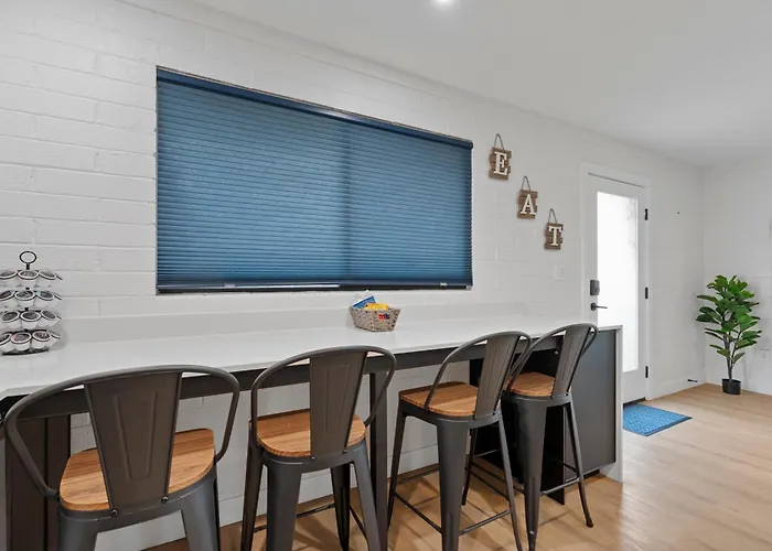 Biltmore 2br #4 - Workspace, Free Parking, Laundry, Patio! Apartment