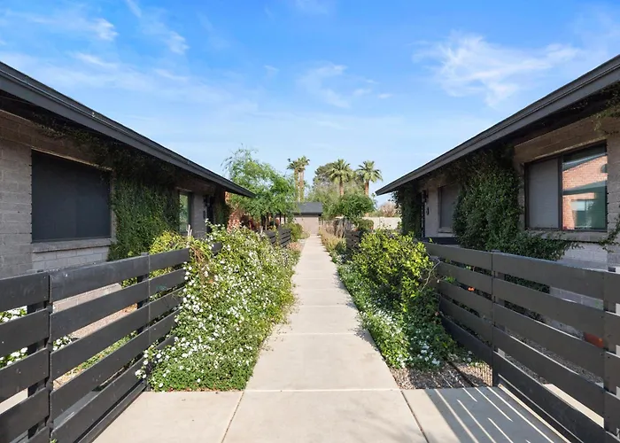 Apartment Biltmore 2br #4 - Workspace, Free Parking, Laundry, Patio!